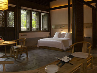 公司秉承“以人为本，质量第一，服务热忱”的经营理念